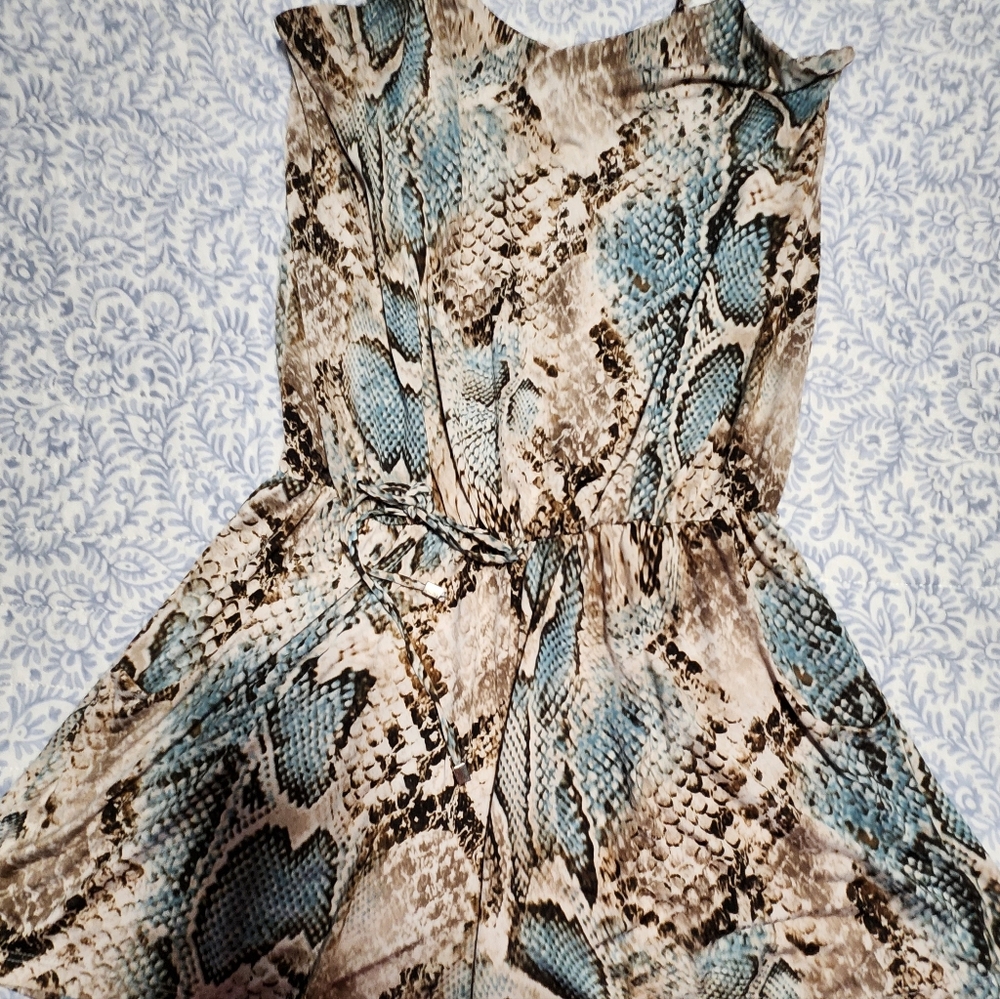 Romper - Picture 2 of 3